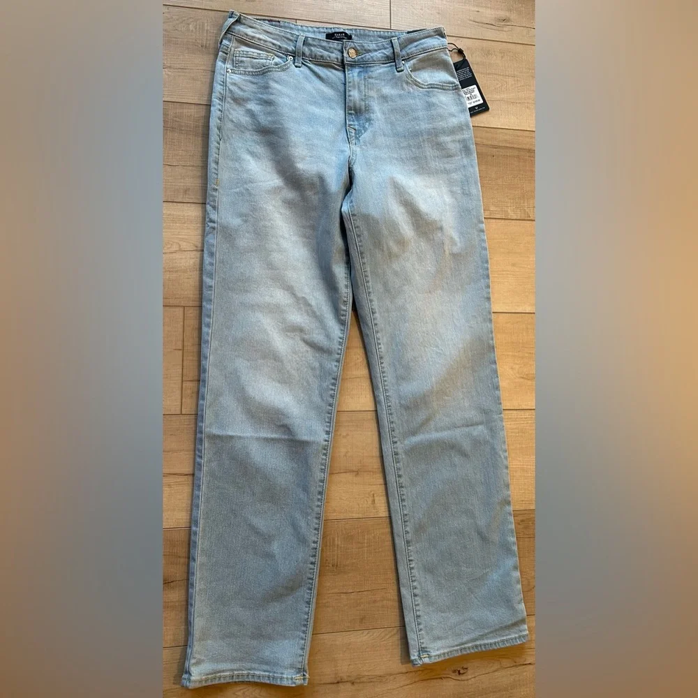 True Religion Sarah High Waist Straight Jeans in Light Endless Wash - Picture 3 of 9